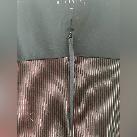 Nike Run Division Womens Mid Layer Long Sleeve Top Black/Red CU6168-010 Size S - Picture 6 of 7